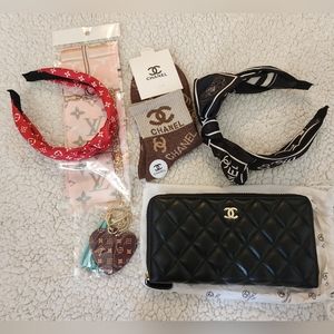 5 Pieces of Various Accessories